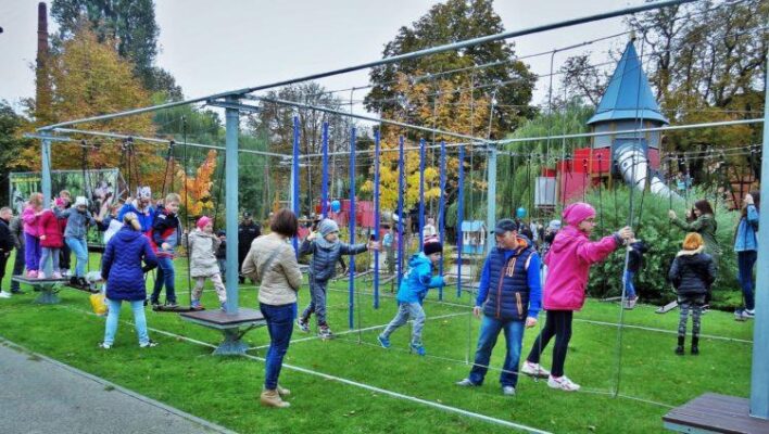 park linowy pomysłowa atrakcja eventowa dla grup młodzieży